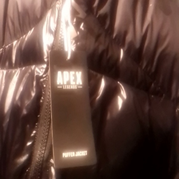 Apex Legends Black Jacket Black on the outside red on the inside - Picture 4 of 5